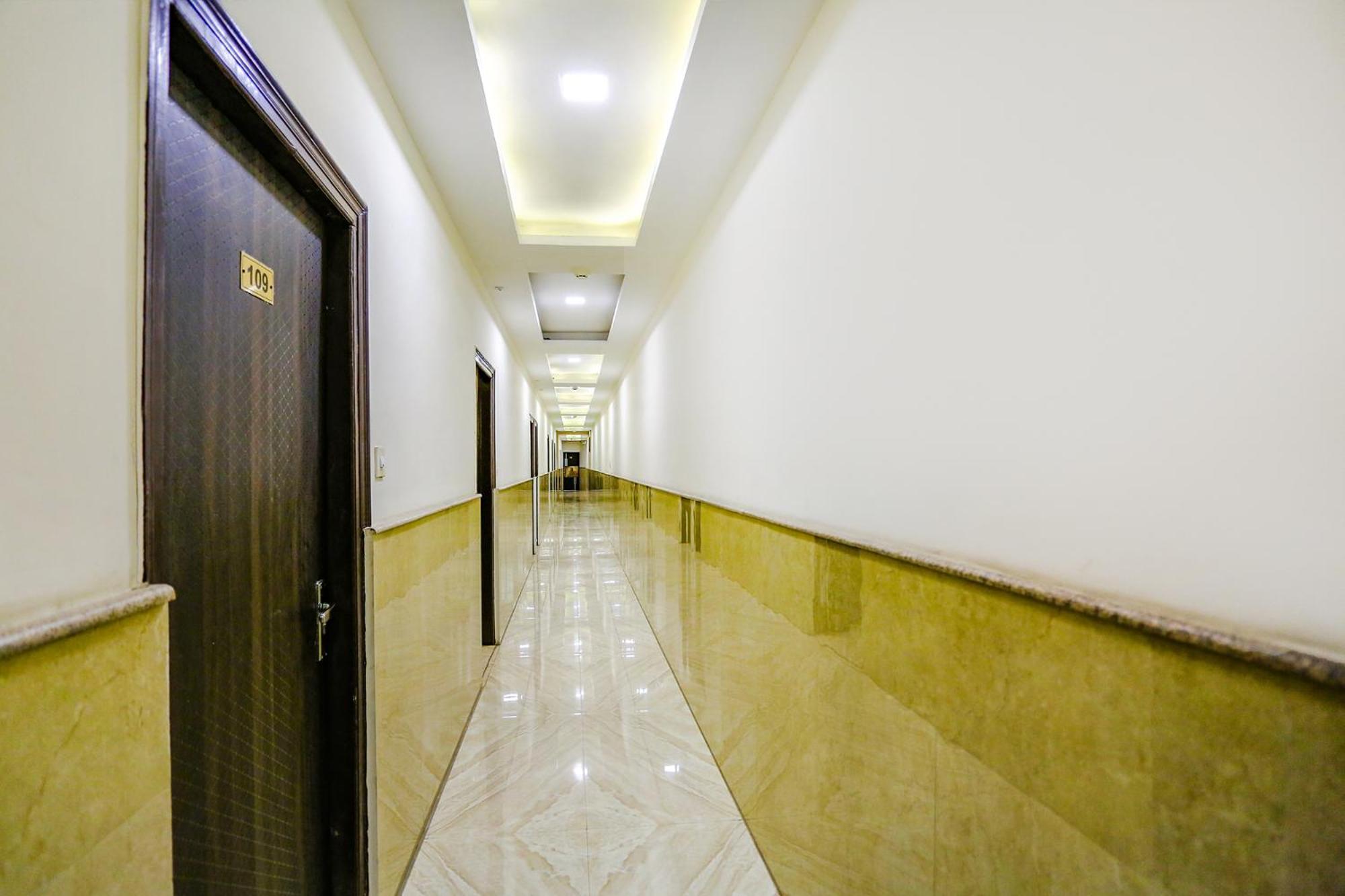 Fabhotel The Kiara Near Igi Delhi Airport 新德里 外观 照片